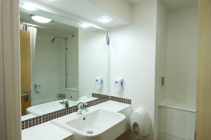 Premier Inn Telford Central Екстериор снимка