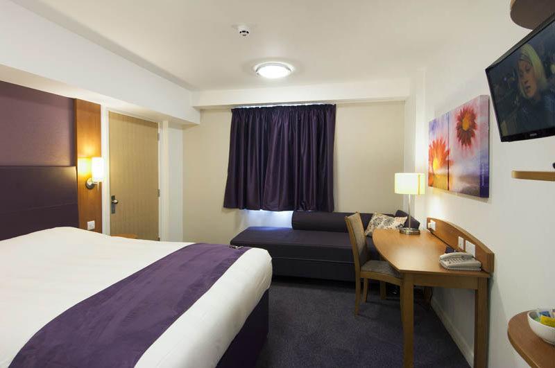 Premier Inn Telford Central Екстериор снимка